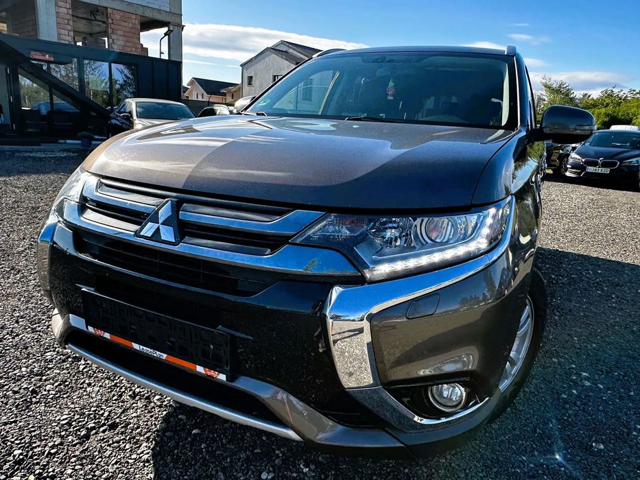 Mitsubishi Outlander !!! Plug in Hybrid !!! / PHEV TOP AWD +