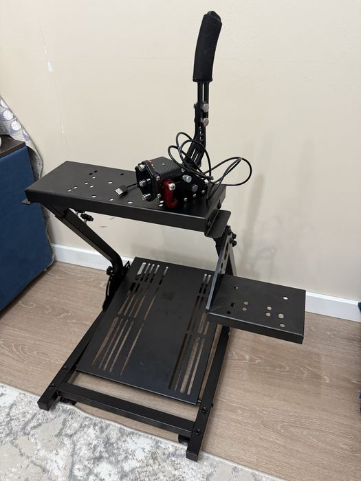 Кокпит для симрейс системы и ручник