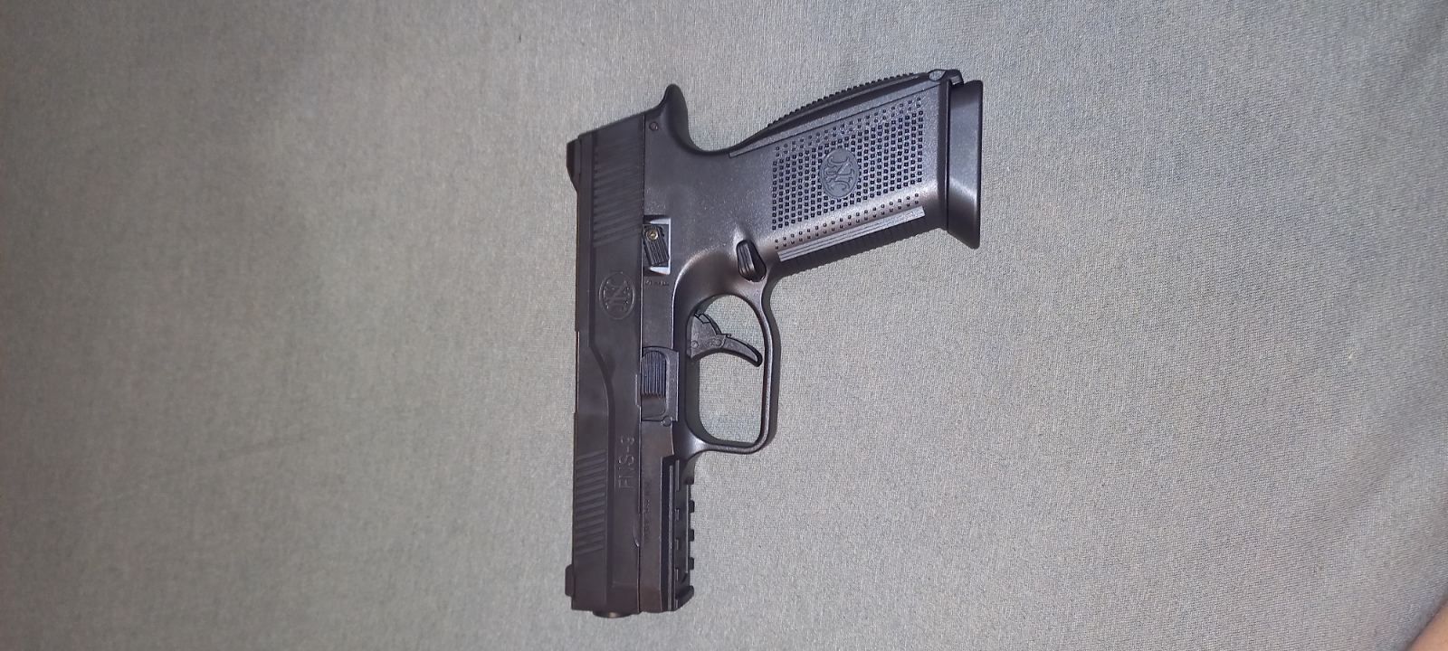 Спрингов пистолет FNS-9
