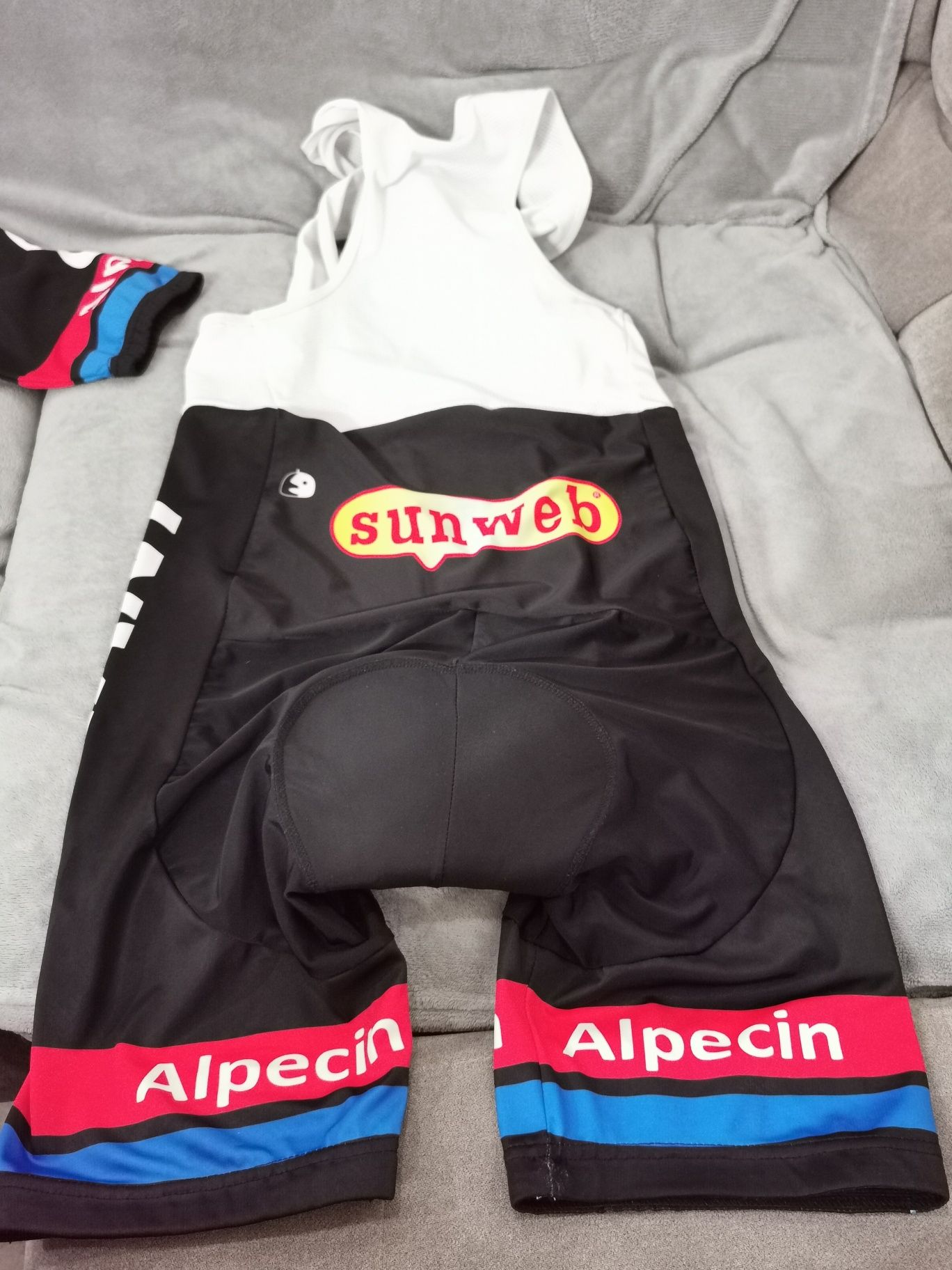 Costum de ciclism, de vară, mărime XXL, stare excelentă