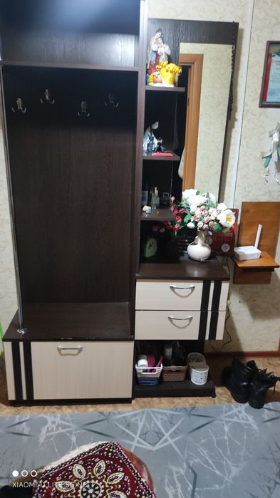 продам прихожую .