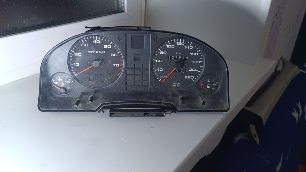 Продам щиток приборов на Ауди 80 б4