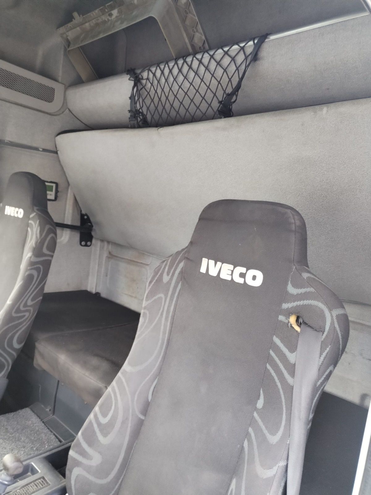 Iveco Eurocargo 150E22 , prelata perdea si obloane 9,3 m
