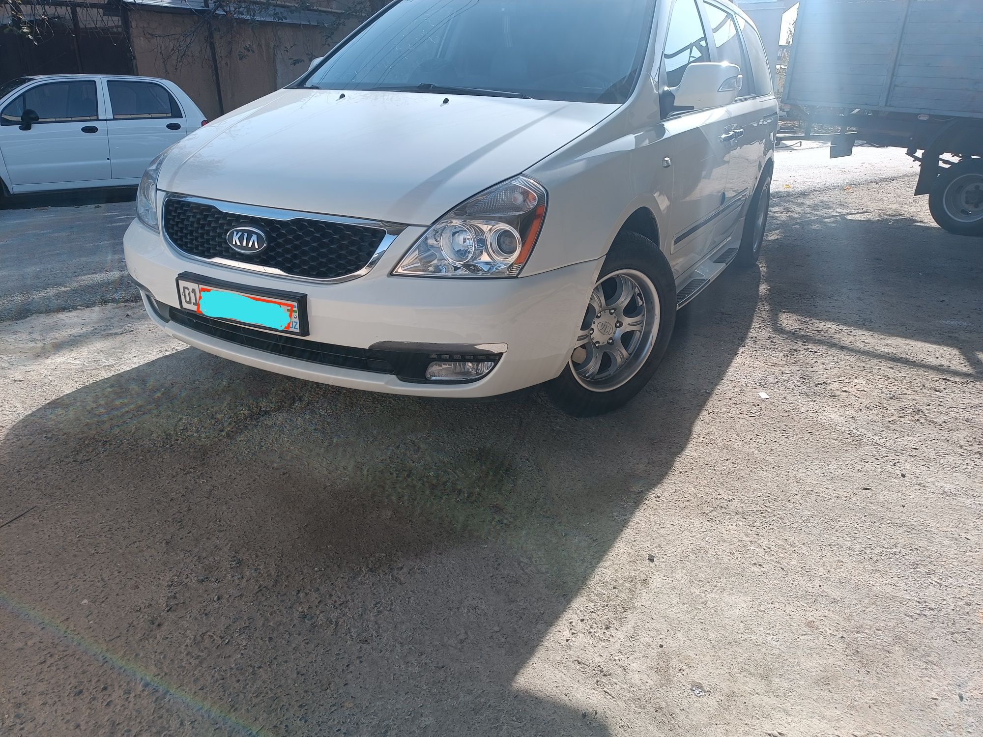 Продам Kia Carnival