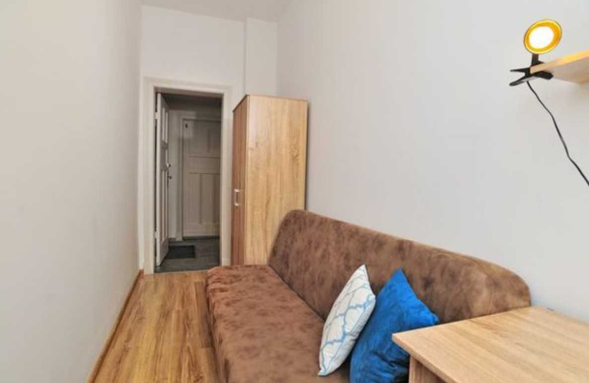 Дава се под наем Двустаен апартамент в Пловдив, Изгрев - 65 кв.м за 331.5 € - Снимка #2
