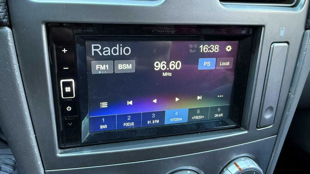 Продавам Pioneer DMH-A240DAB