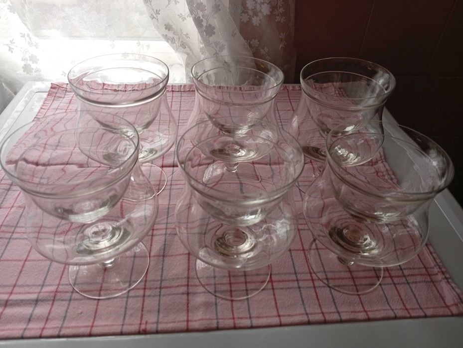 Продавам чаши от две части за сервиране