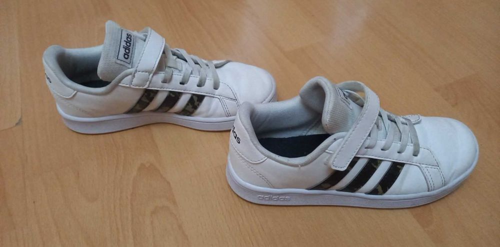 Маратонки Adidas, № 34.