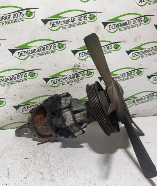 Pompa apa Se vinde complecta! 601 201 03 01 Mercedes-Benz E-Class W12