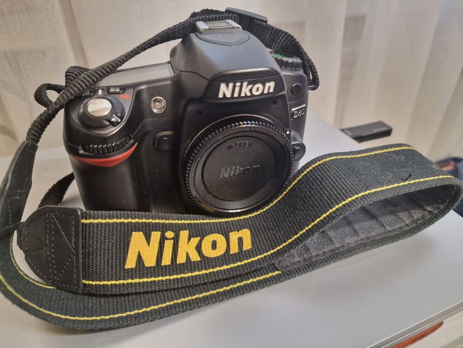 Nikon D 80  зеркальная  камера  в хорошем состоянии