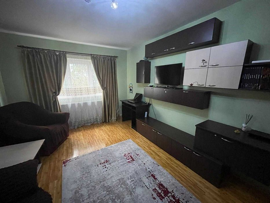 Inchiriez apartament cu 3 camere