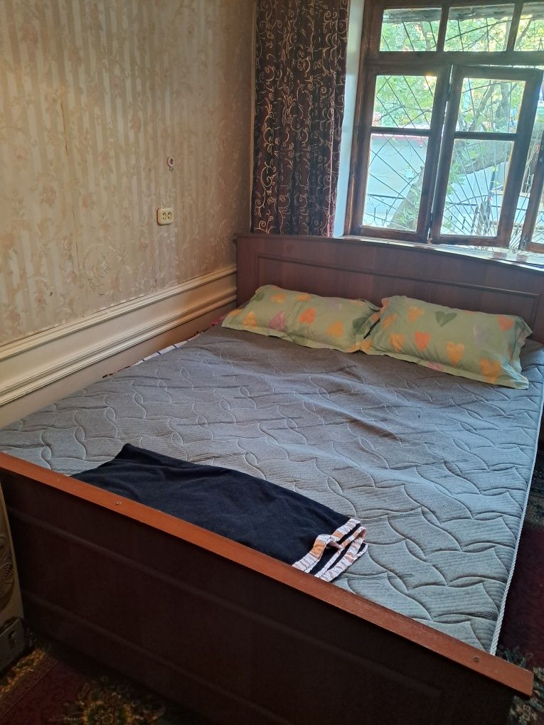 Продам кровать двухспалтний