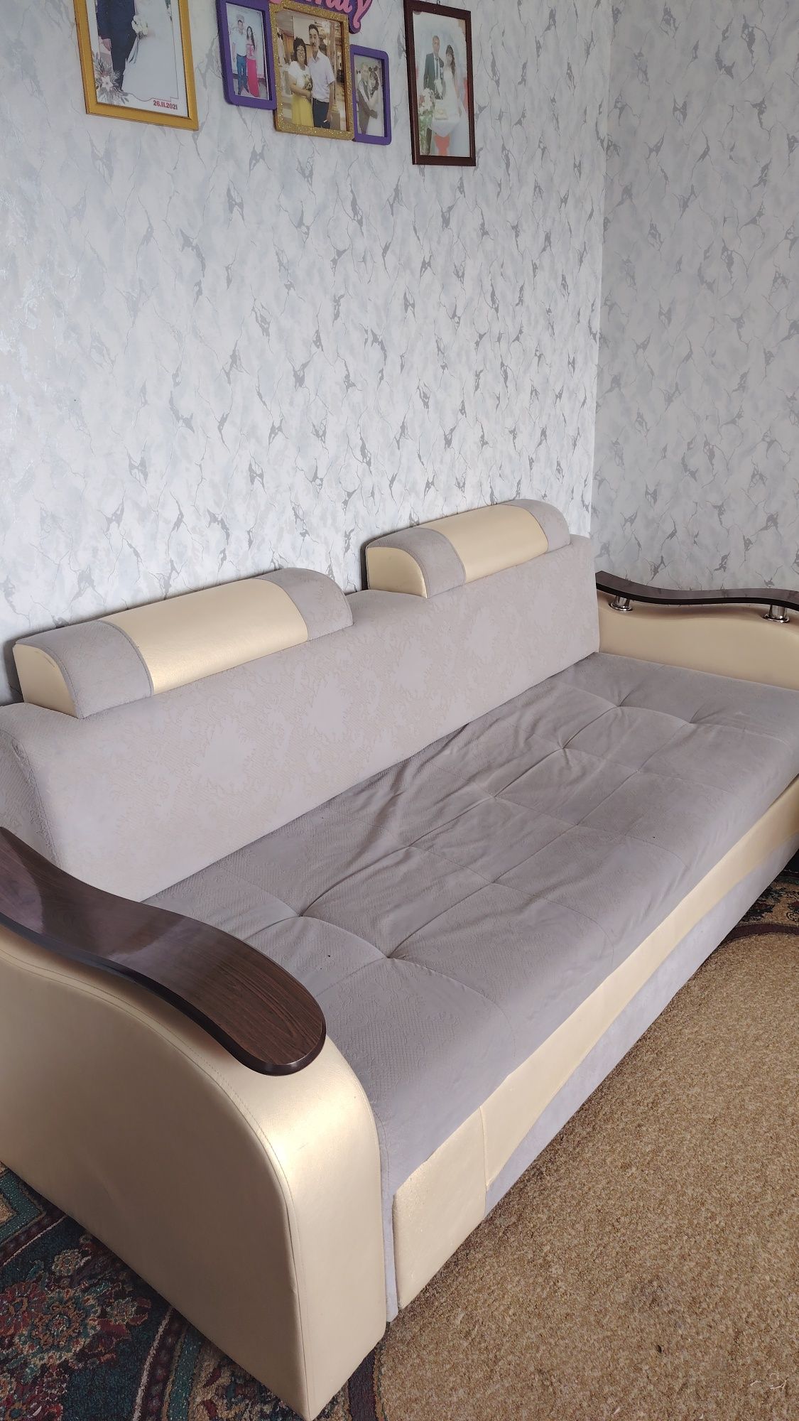 Продам диван с креслами