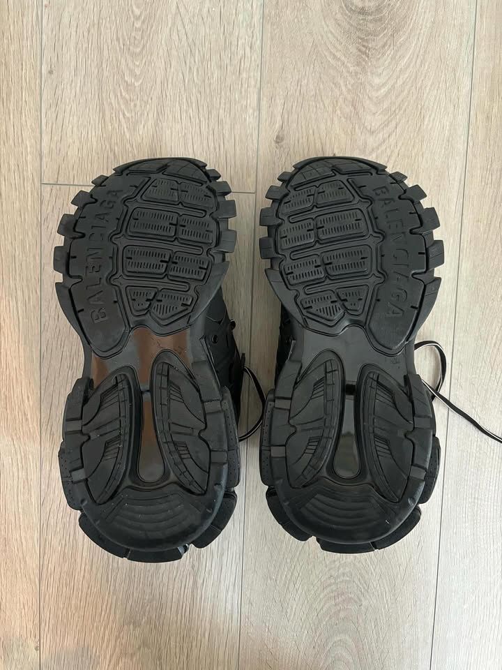 Balenciaga track