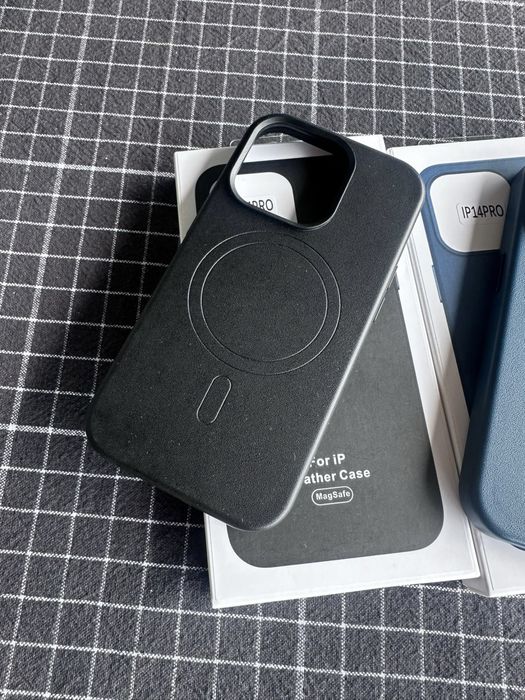 Husa de piele MagSafe iPhone 14 Pro si 14 Pro Max Leather