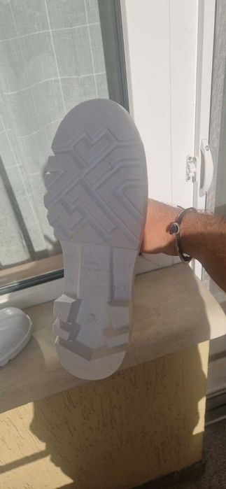 Защитни ботуши с метално бомбе