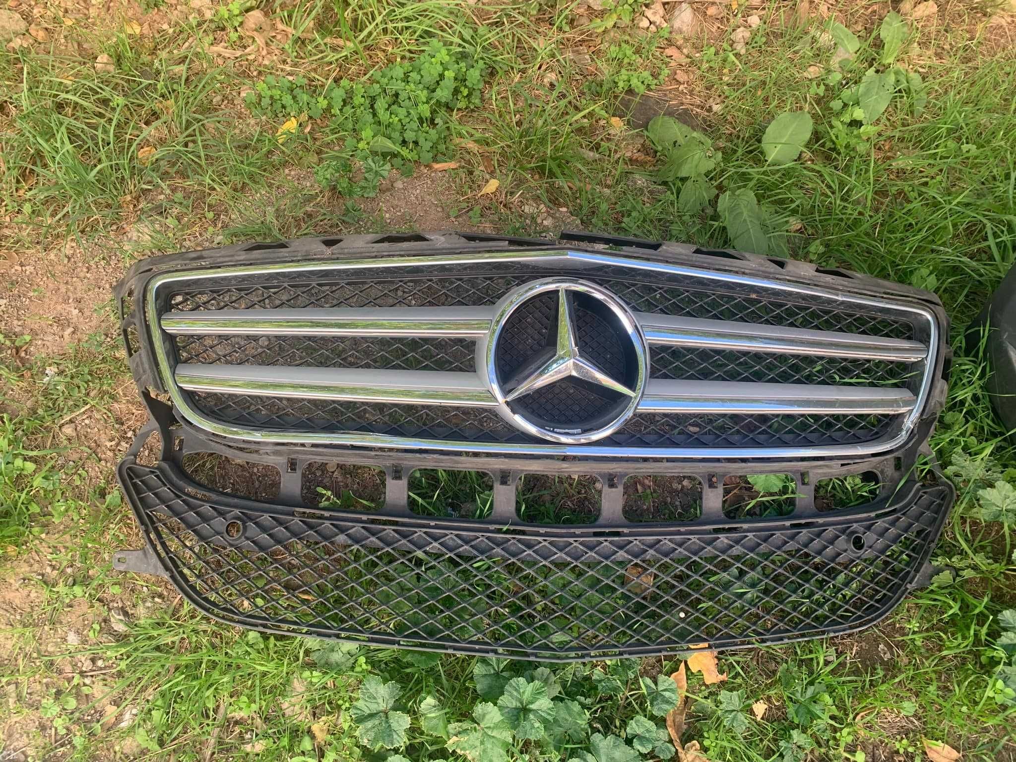 Броня за Мерцедес CLS w218 + решетка  900 лв