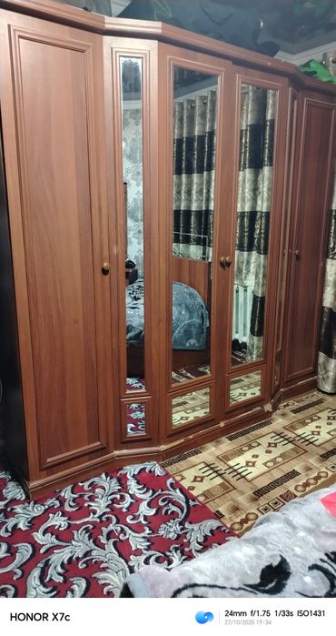 Spalni garnitur sotiladi