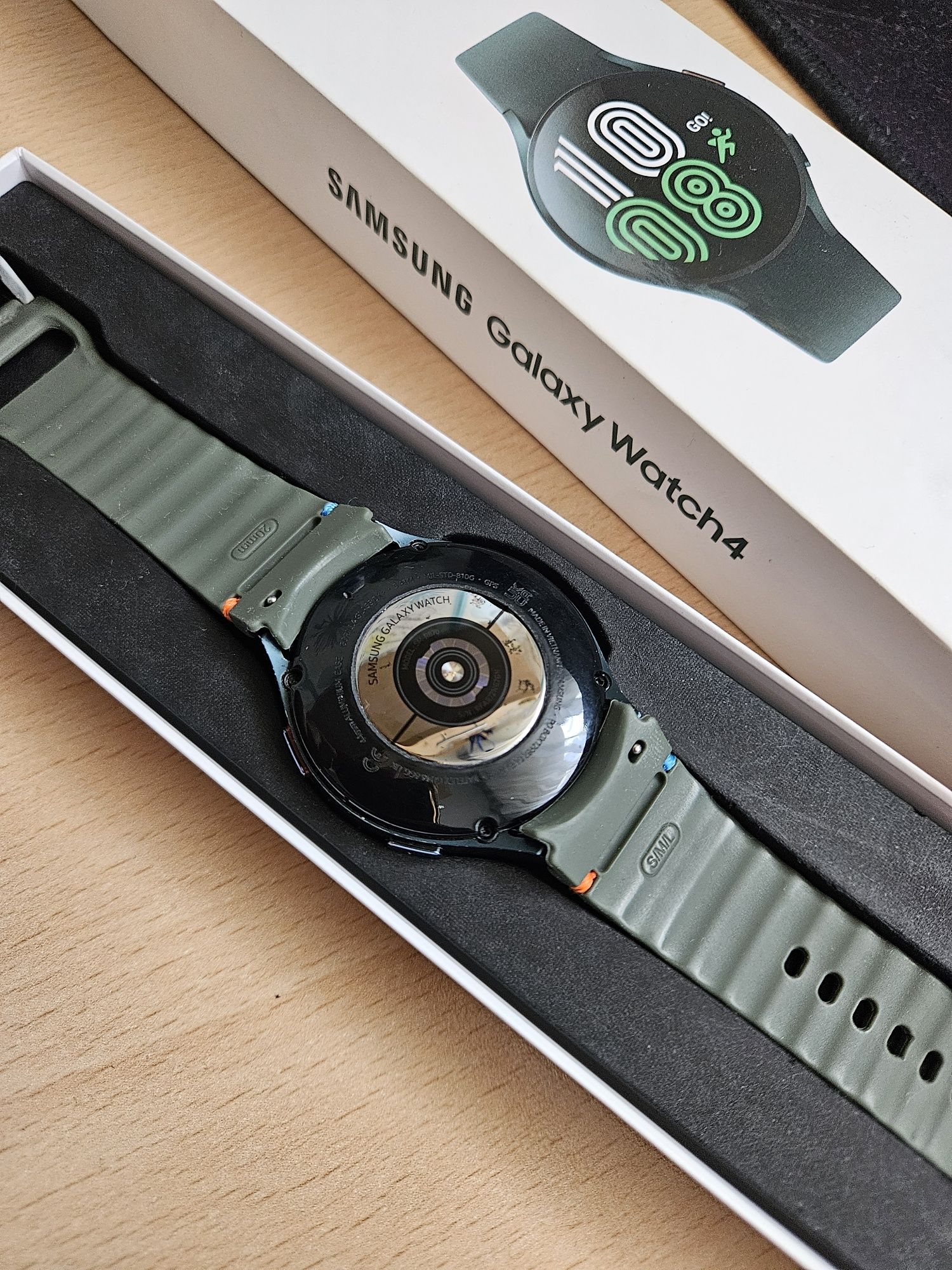 Samsung Galaxy Watch 4 44mm Green добро състояние. Нова каишка