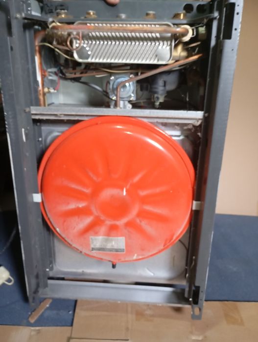 Vand Centrală BAXI pe gaz 28KW la pret foarte bun se prezinta ca nou