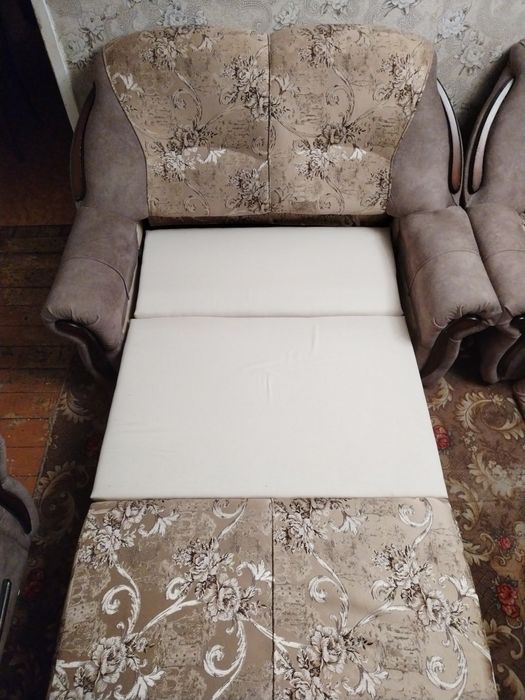 Продаётся диван, два кресла