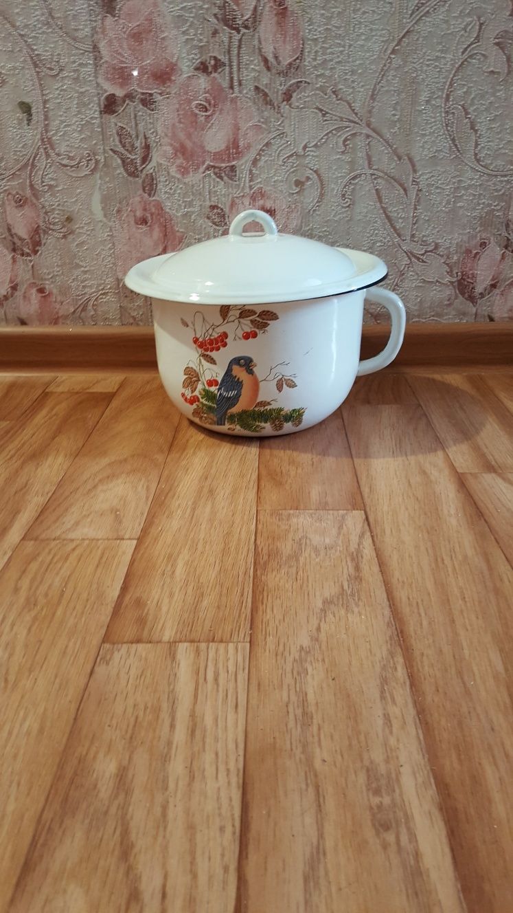 Горшок эмалированный СССР.
