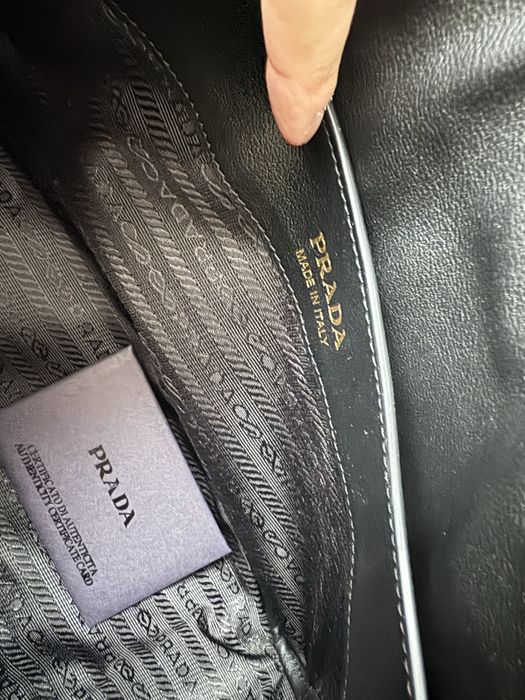 Чанта prada естествена кожа