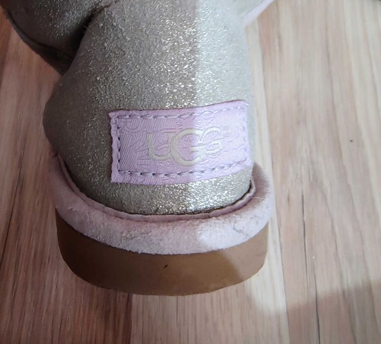 Ghete cizme UGG fete 28 29 gratis adidasi