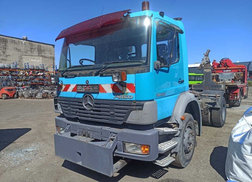 Dezmembrez Mercedes Atego - piese camion Mercedes-piese motor