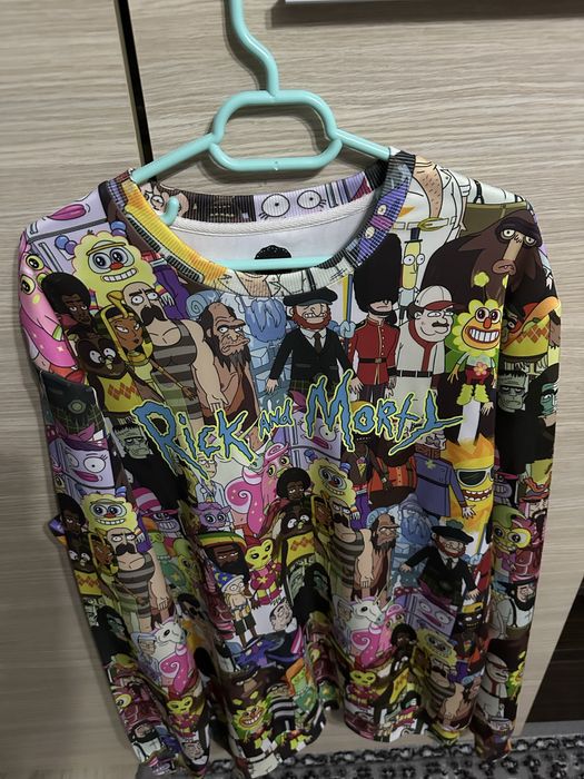 Bluza editie limitata cu rick and morty marimea L