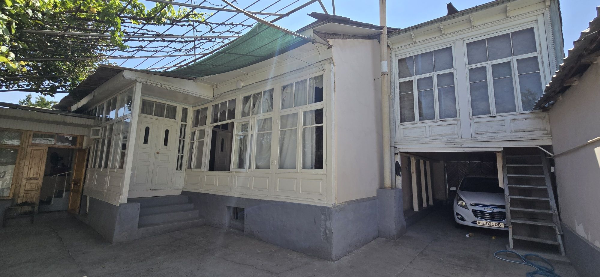 Uchastka sotiladi