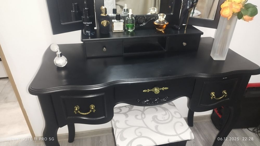 Masa  cosmetica /machiaj -lemn masiv