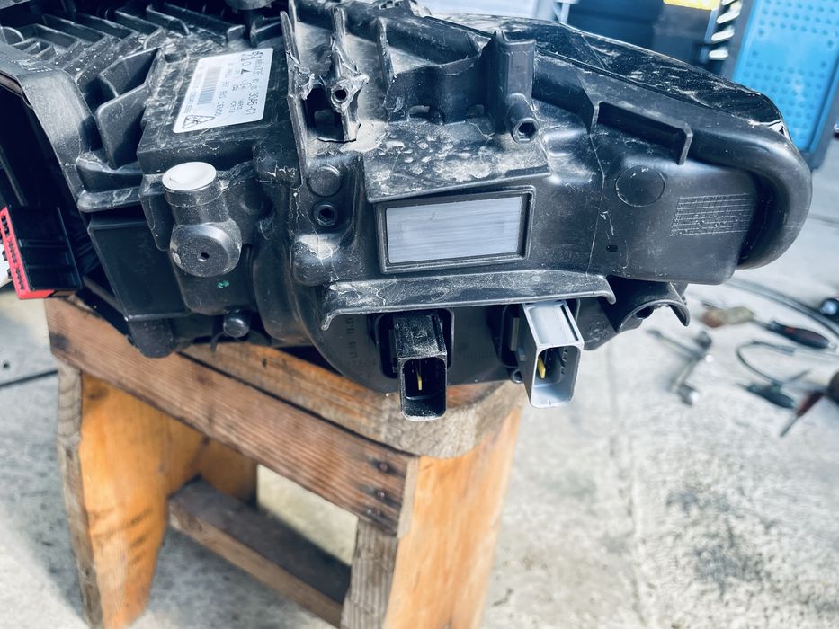 Фар Peugeot 308 LED