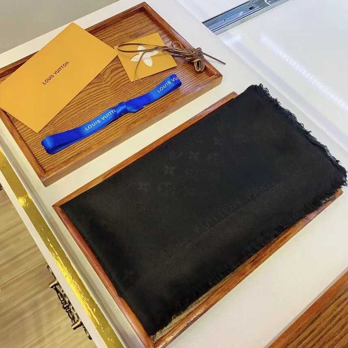 Eșarfă pentru femei Louis Vuitton 01066