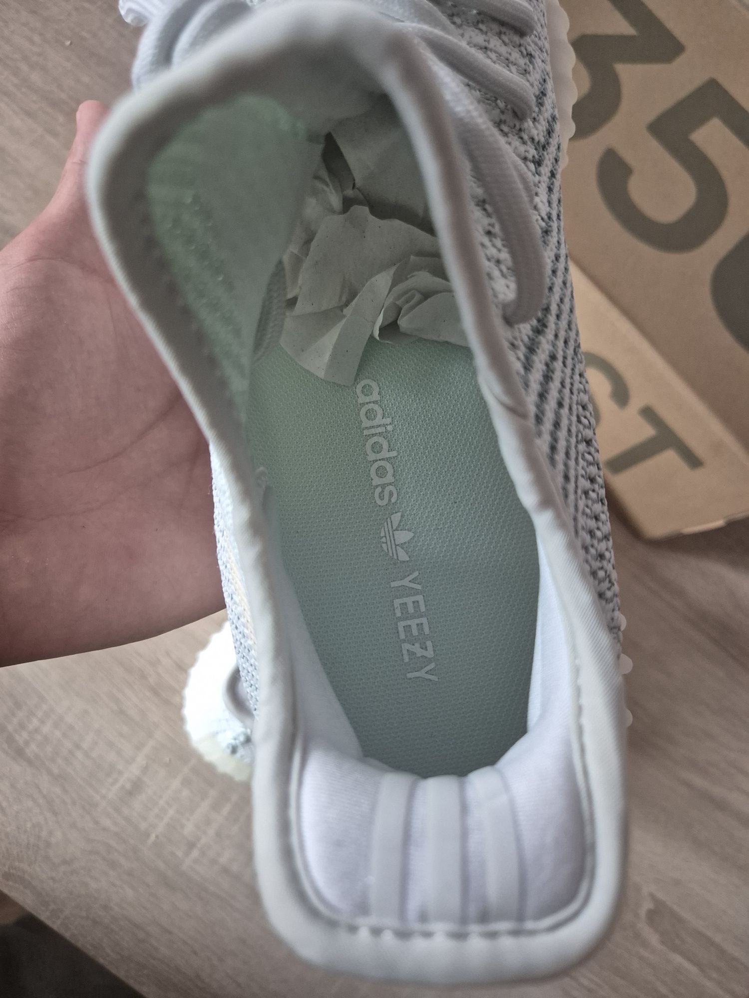 Adidasi Yeezy  noi