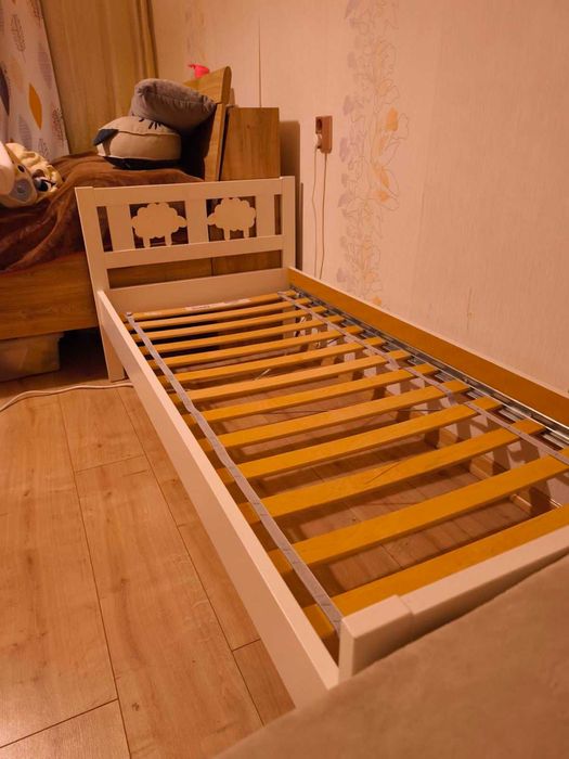 Легло с подматрачна рамка и матрак