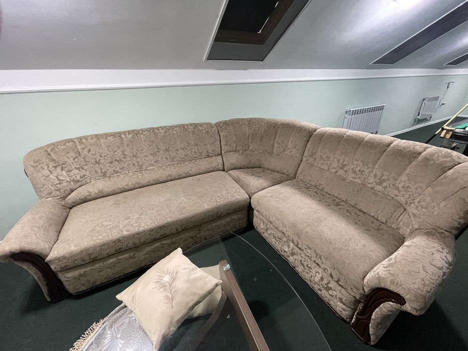 Срочно сатылады барлыгы.Диван креслосымен,кровать,стол журнальный