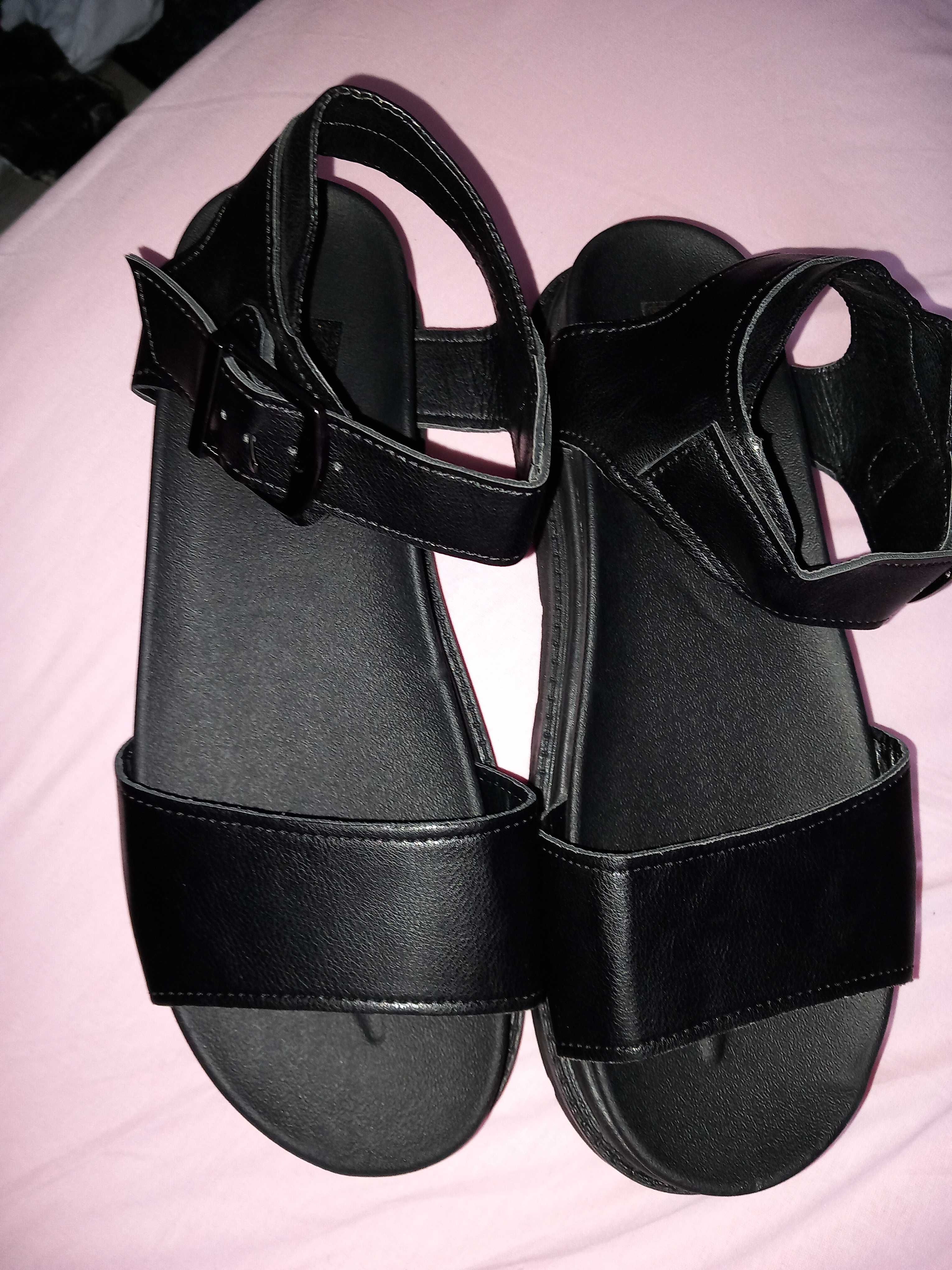 Дамски черни сандали