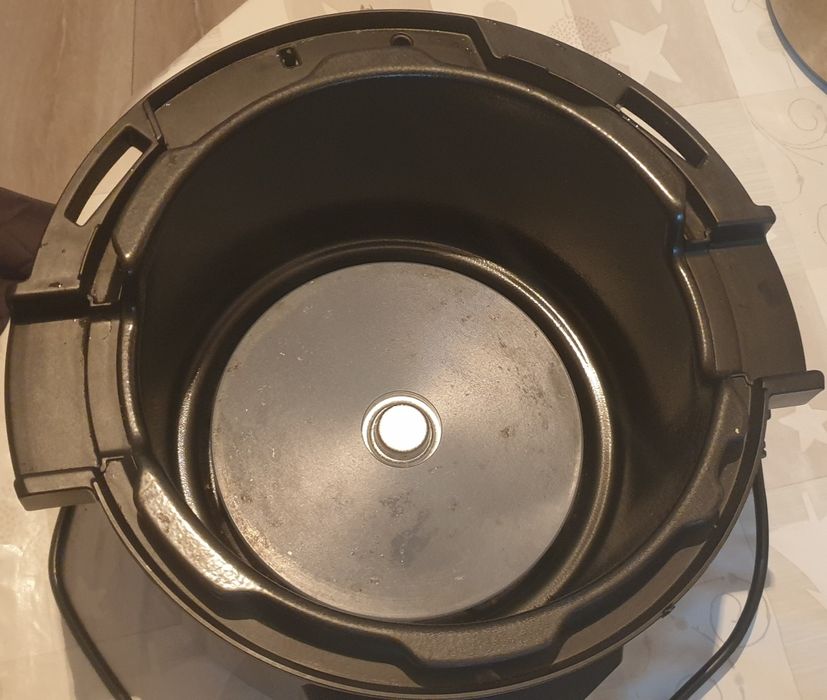 Продавам мултикукър Instant Pot Pro 5.7l