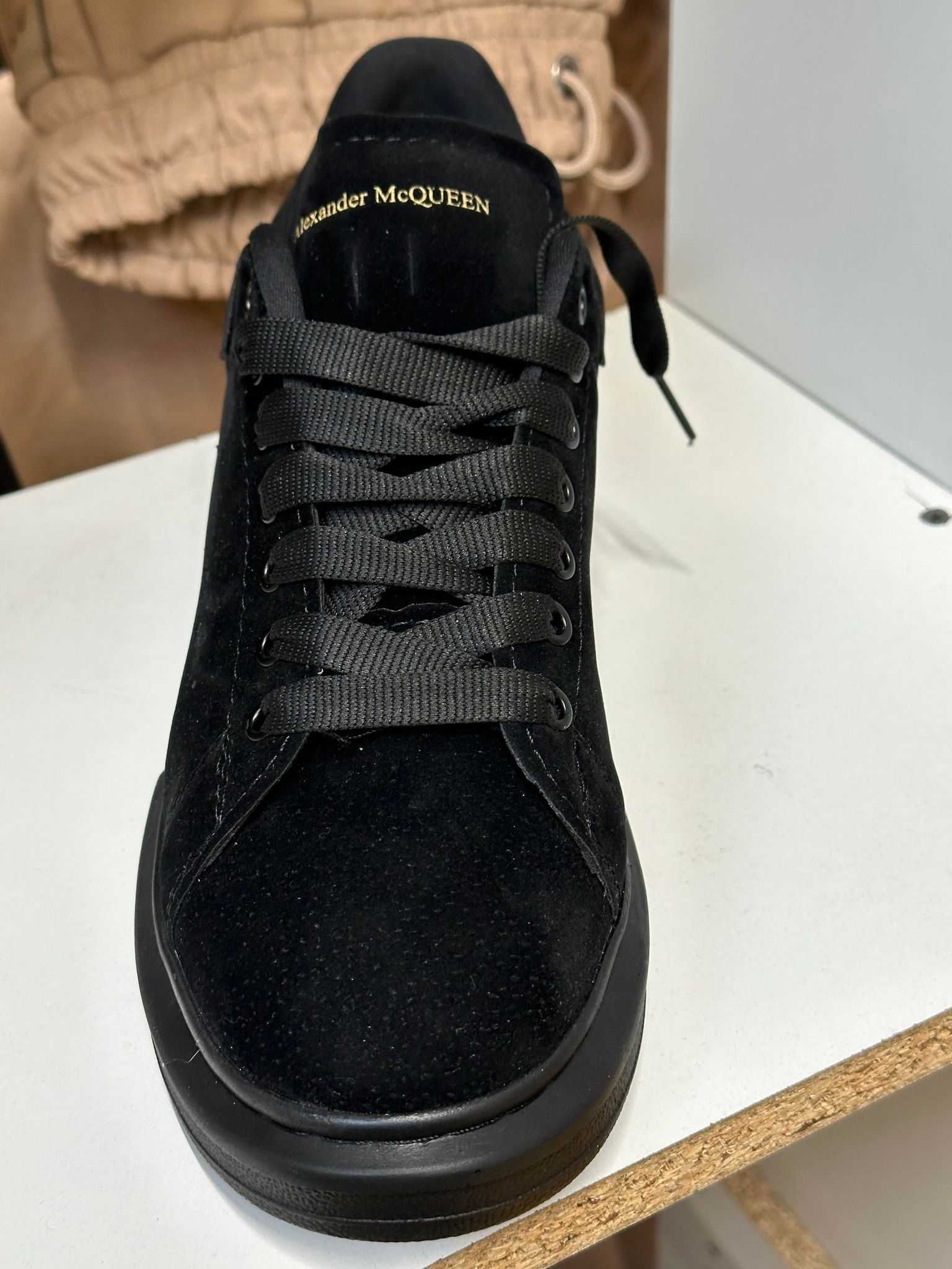 Adidasi McQueen All Black&Gold