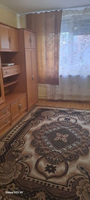 Închiriez apartament cu doua camere
