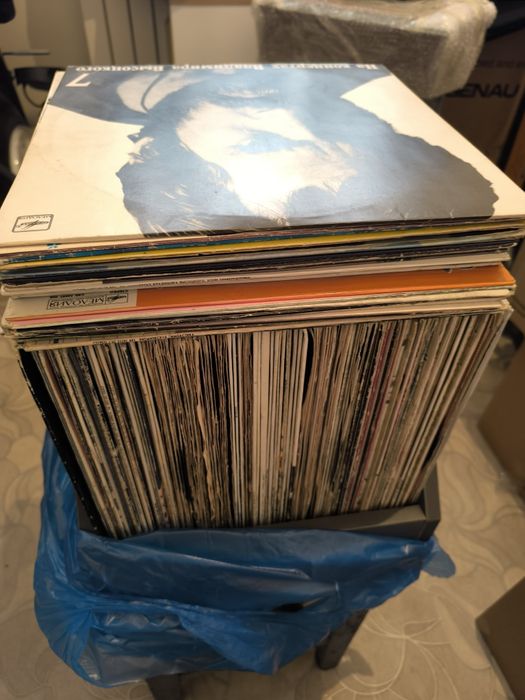 Пластинки по 200 тенге