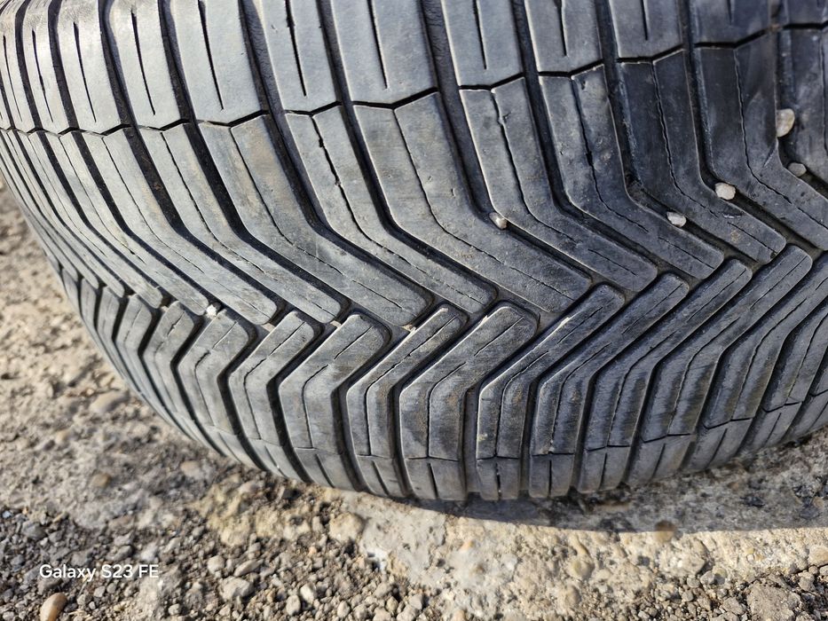 Гуми Мишлен 245 45 17 всесезонни