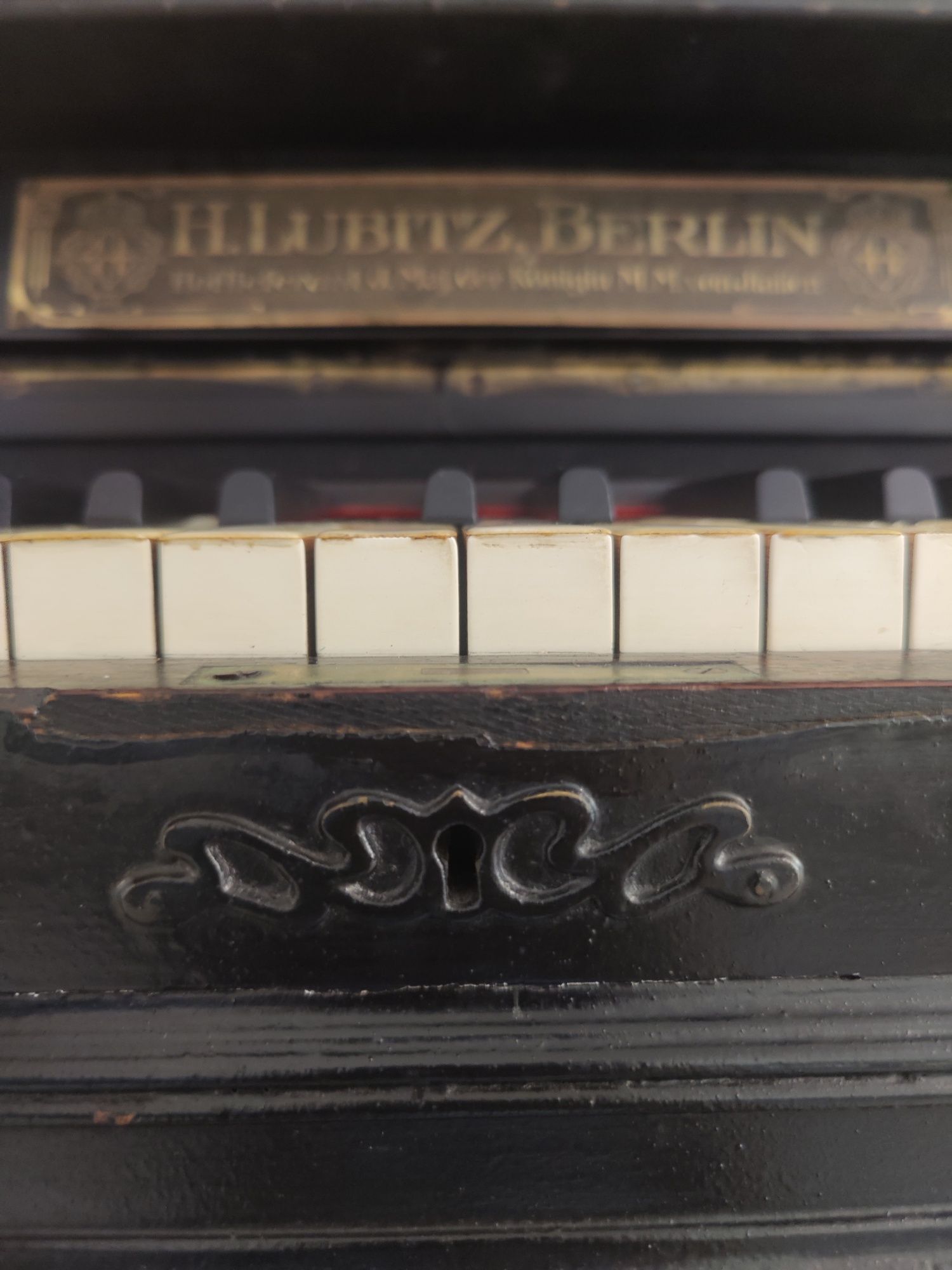 Pianină H. Lubitz Berlin