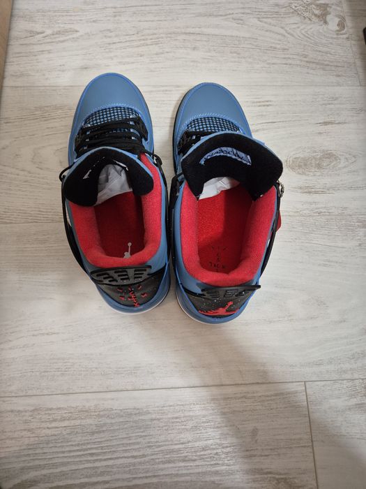 Jordan 4 Travis Scott