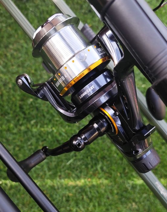 Set 4 Lansete 3,90m+4 Mulinete Long Cast cu Baitrunner+Rod Pod Echipat