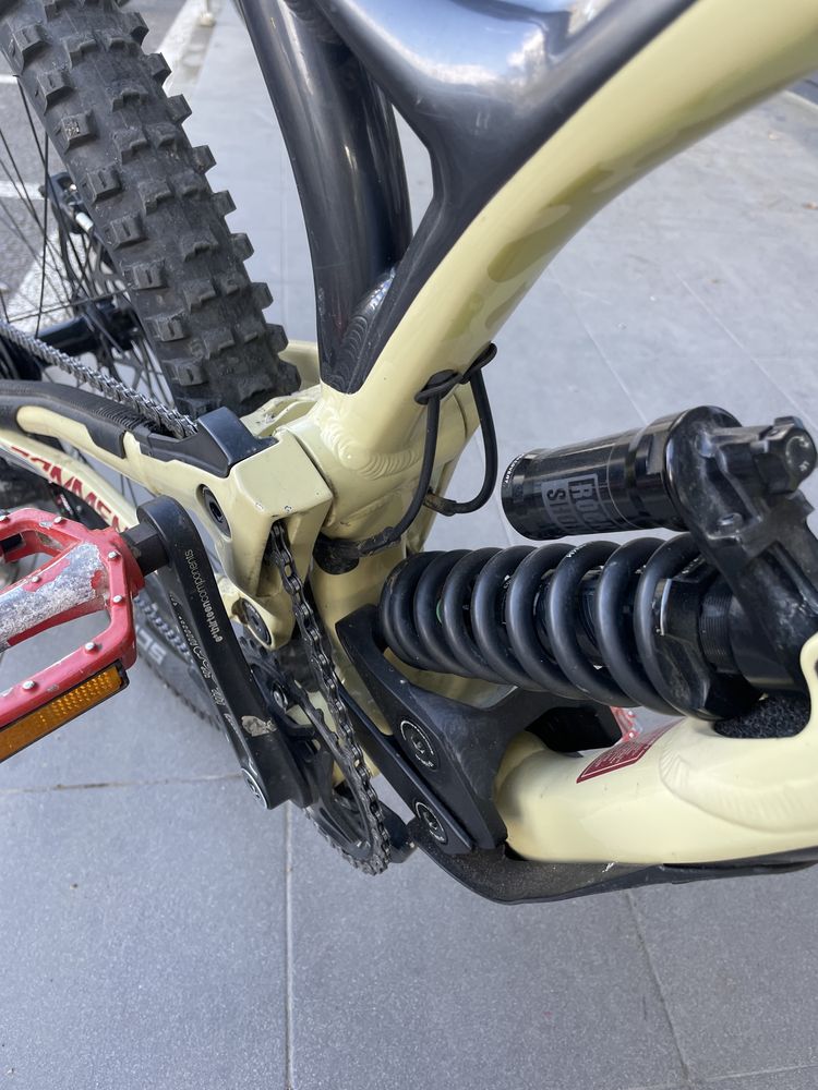 Commencal Supreme DH 4.3 Team Bike