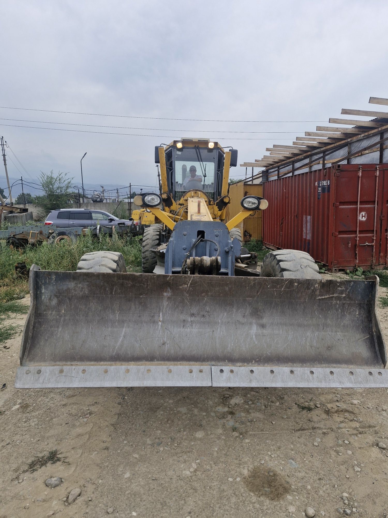 Продаю автогрейдер  GR-215, 2012г.