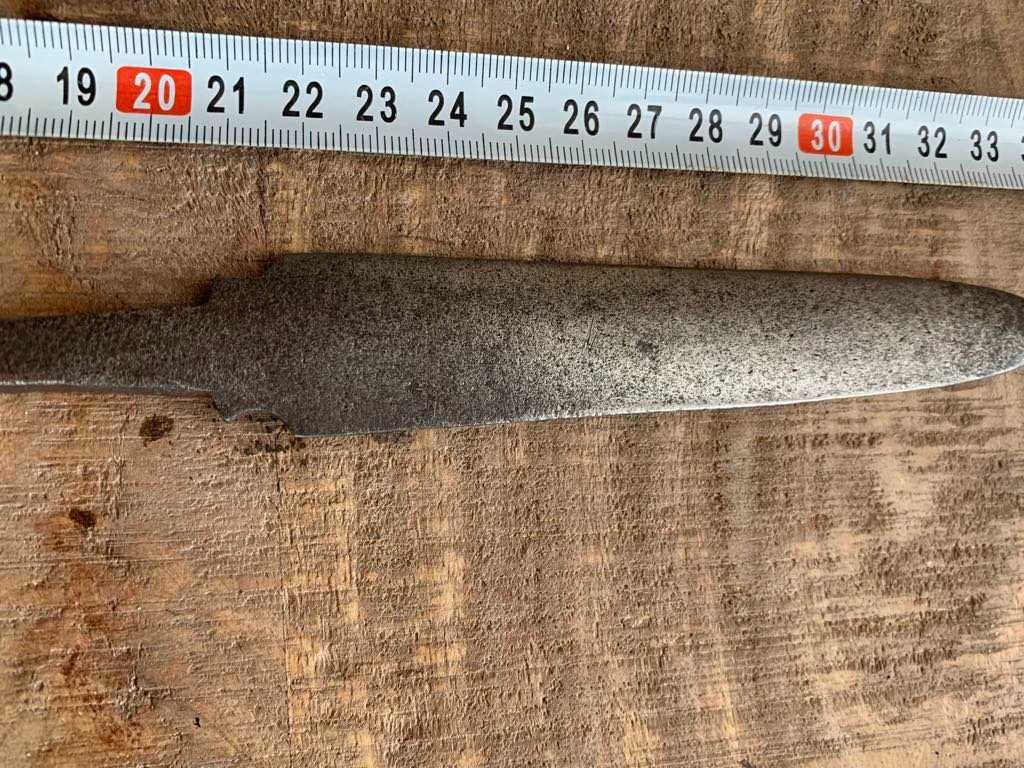 Много стар железен масат тип кама-19 век