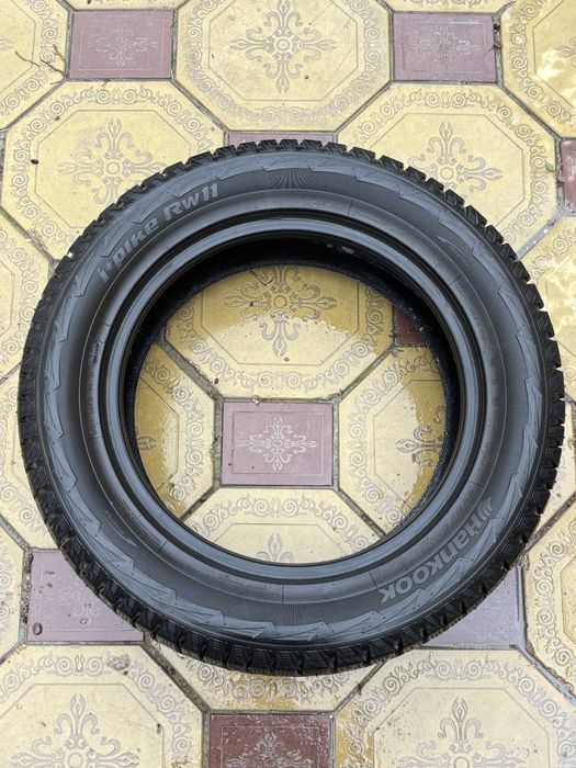 Продам комплект шипованных шин Hankook i*Pike RW11 225/60 R17